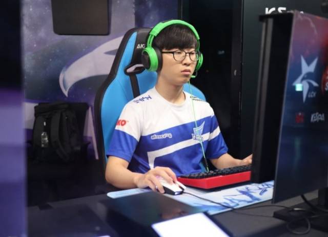 他通过敏锐