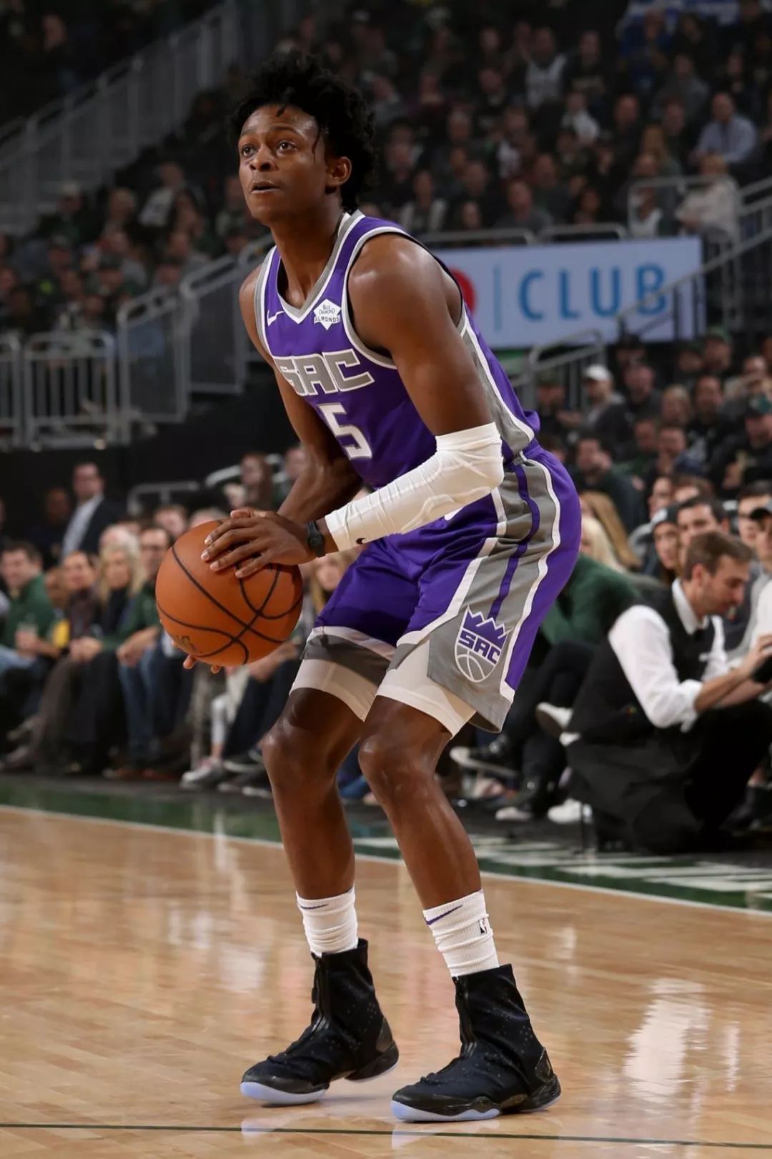 在边线的突 在边线的突