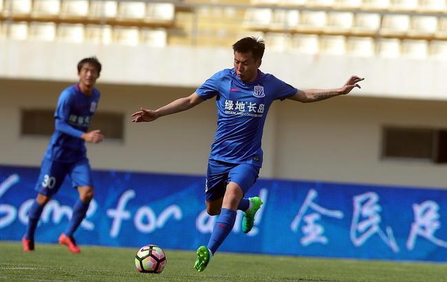 中场纵深被 中场纵深被